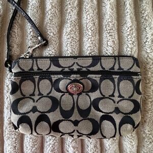 Coach Signature C Monogram Canvas Wristlet Black Grey Turnlock Detail